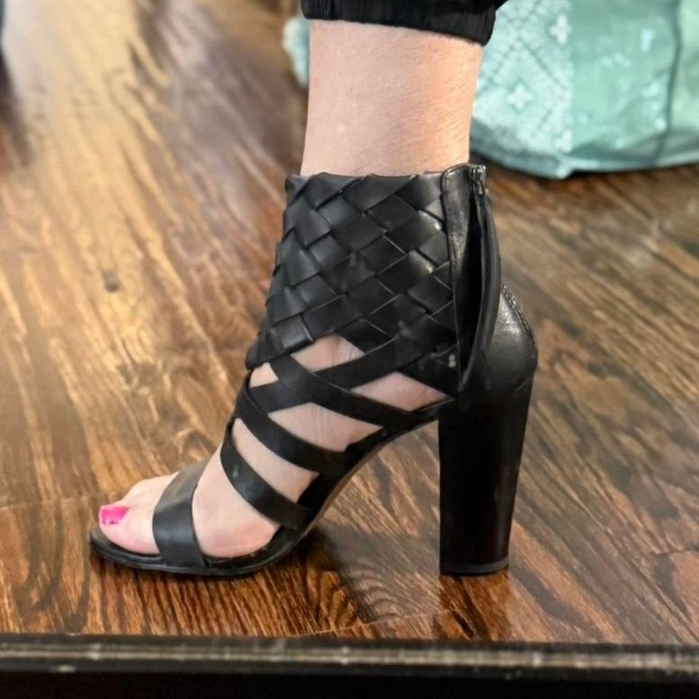 Dolce Vita Woven Block Heel Sandals — Black Leather —‎ Size 8 / 8.5